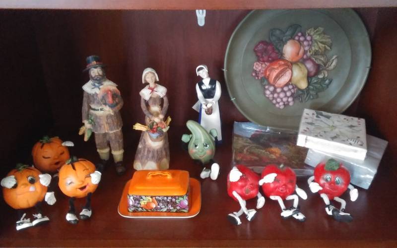 lot 28 image: Gibsons Made In England Covered Butter Dish, VegFruit Figures, Thanksgiving Decor