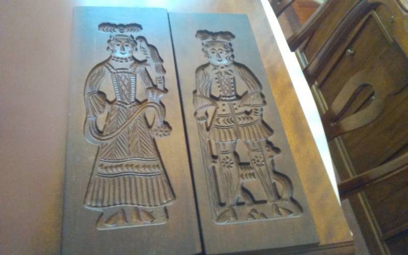 lot 30 image: 2-Holland Handicraft Cookie Molds 18x7