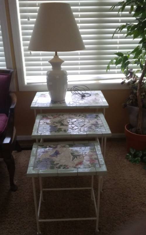 lot 39 image: Mosaic Tile 3-Piece Nesting Tables (24x16x22 Largest), 1-Lamp