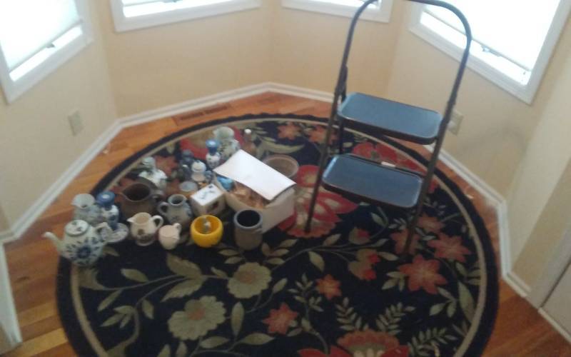 lot 51 image: Round Rug 6 Ft, Stool, Assorted Tea Pots & Candle Sticks