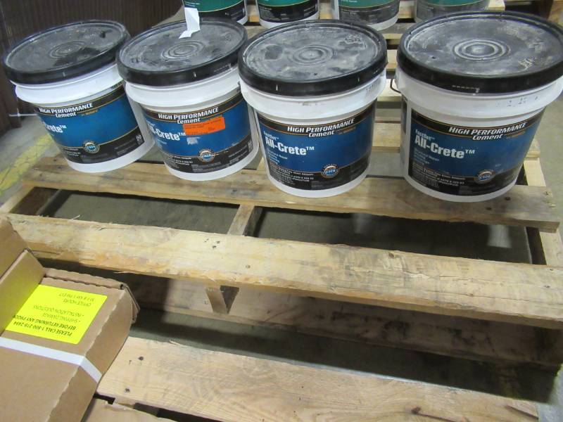 lot 213 image: 4 Containers of High Performance Cement by Quikrete Cement Mix 158524