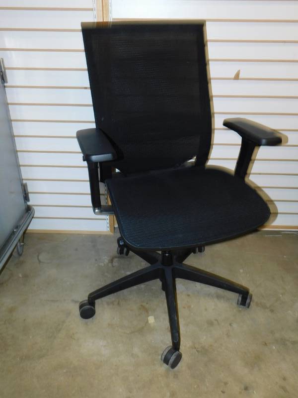 lot 16 image: Sift Task Chair