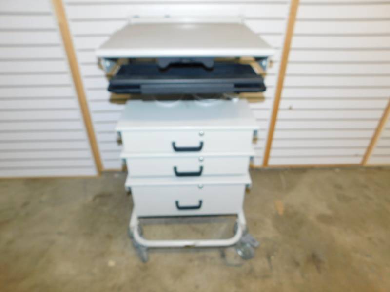 lot 23 image: Computer Cart With Keyboard Drawer
