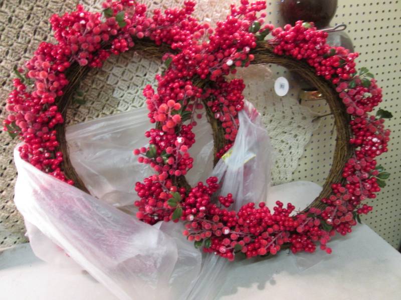 Lot of 2 - 24 Wreaths  EW2...
