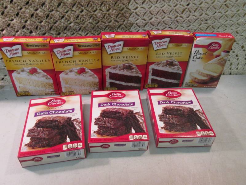 Mix Lot of Cake and Brownie Mixes B...