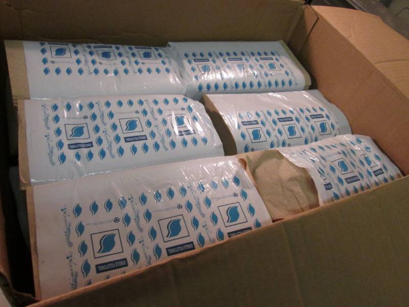 Box with 12 Bundles of Paper Napkin...
