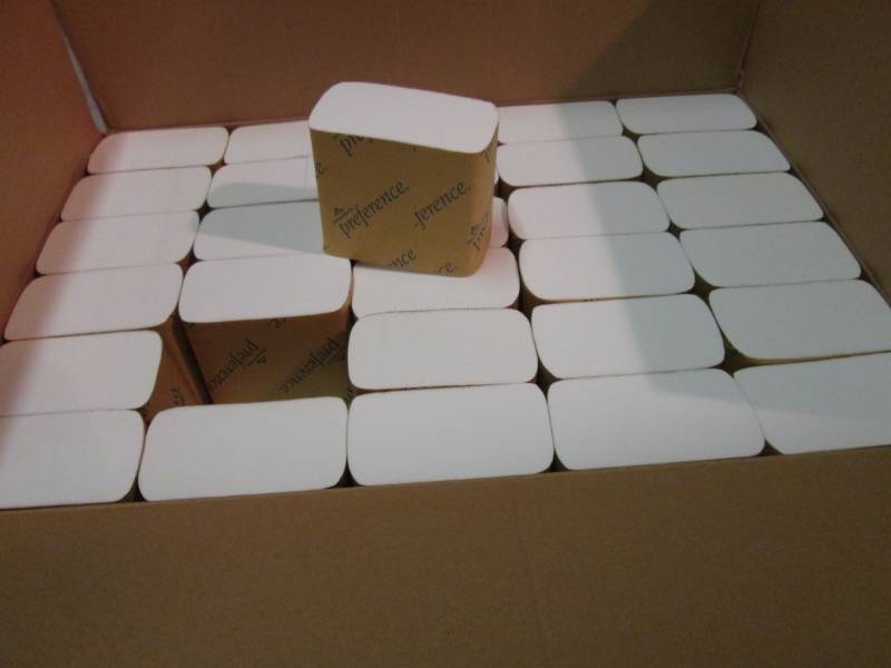 Case of 2-Ply White Interfolded Bat...