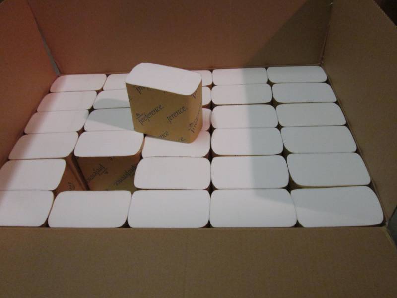 Case of 2-Ply White Interfolded Bat...
