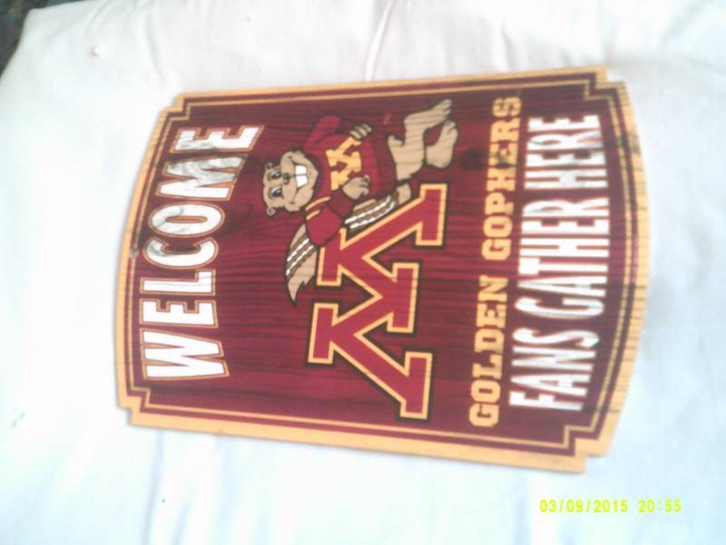 COLLECTIBLE WOODEN GOPHERS SIGN