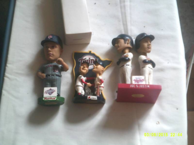 COLLECTIBLE TWINS BOBBLE HEADS