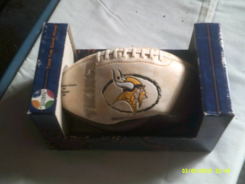 COLLECTIBLE VIKINGS FOOTBALL