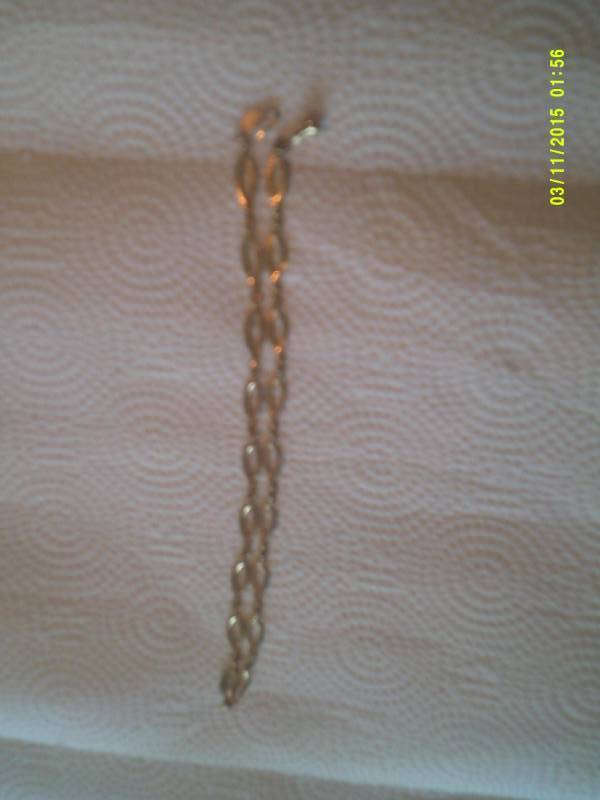 GOLD LOOPED LINK NECKLACE