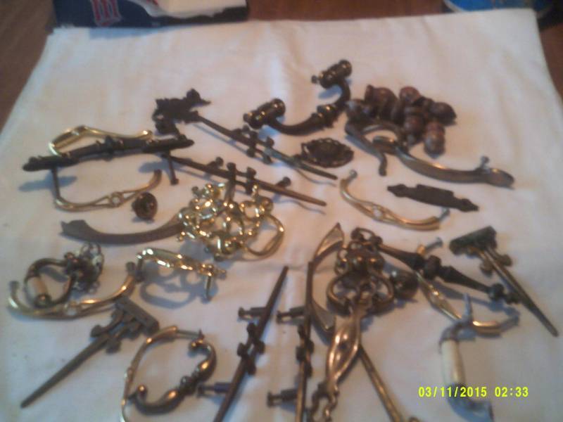 COLLECTIBLE HARDWARE AND KNOBS