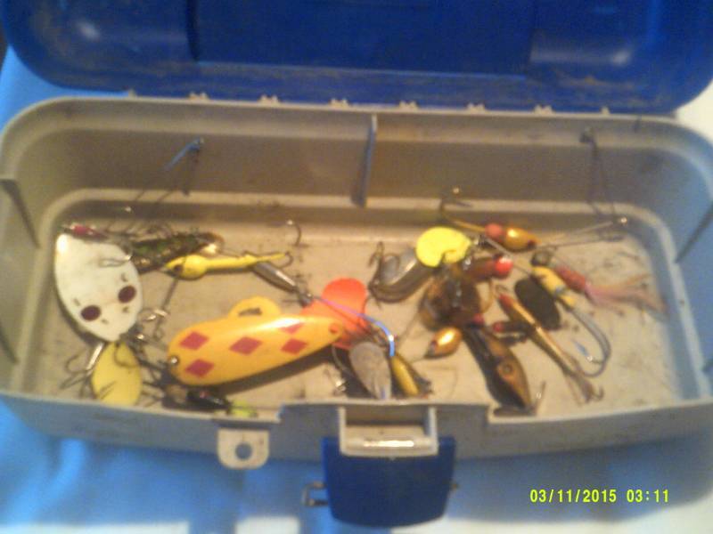 SMALL TACKLE BOX AND LURES