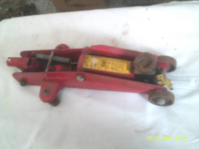 FLOOR JACK
