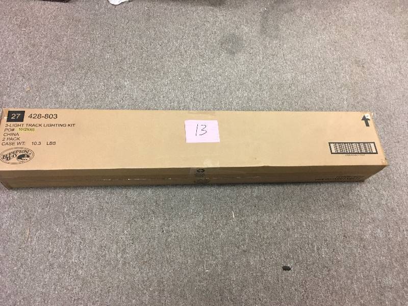 lot 13 image: Linear Track Kit W3 R20 Step 8.9h x 13.78w x White not used