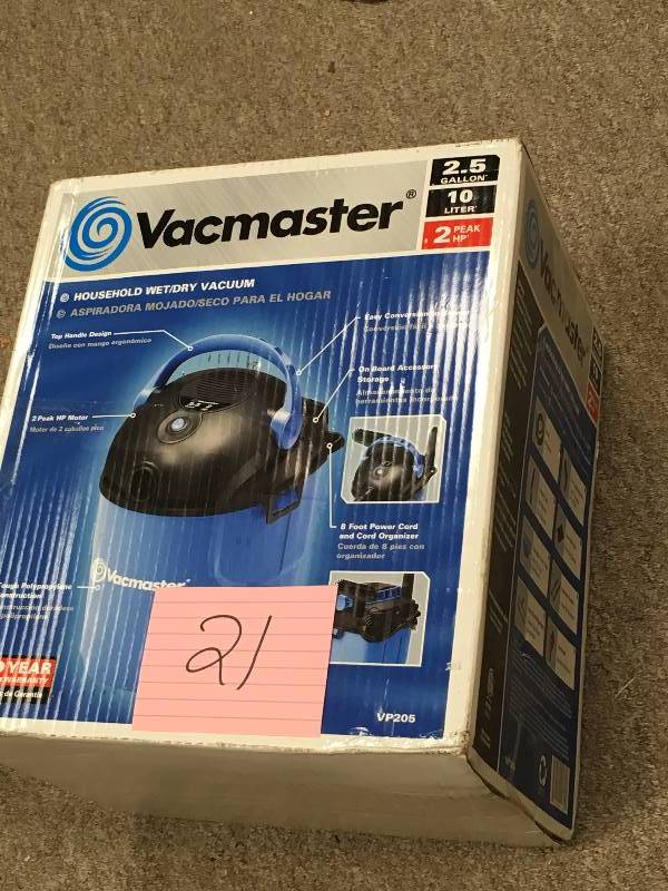 lot 21 image: Vacmaster 2.5-gal. WetDry Vacuum with Blower Function  in good working condition