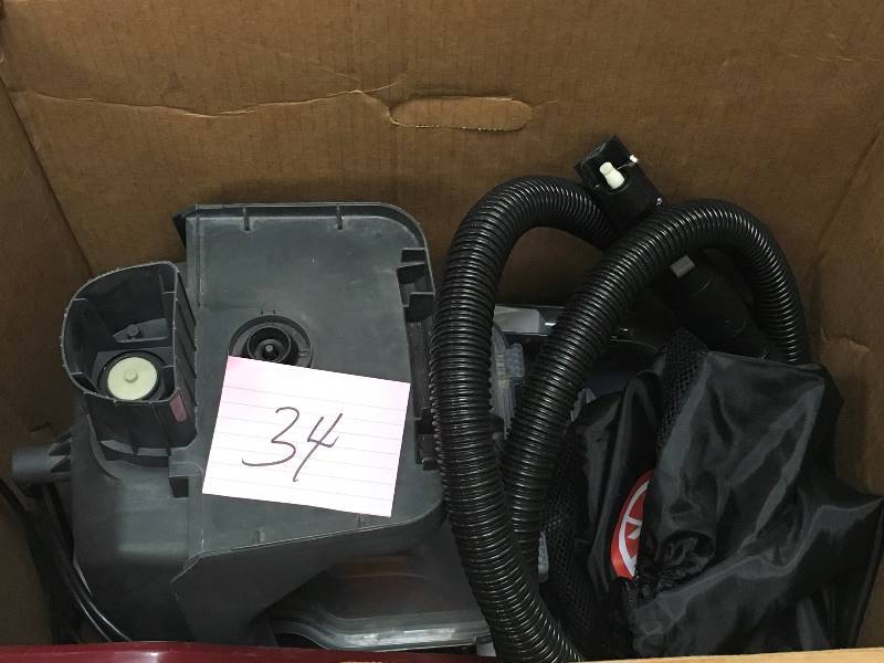 lot 34 image: Hoover - Power Scrub Deluxe Carpet Upright Deep Cleaner - Red n in good working condition
