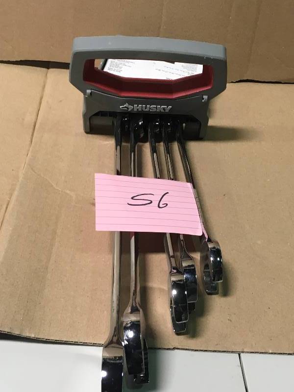 lot 56 image: Husky Metric X-Large Combination Wrench Set (5-Piece) not used