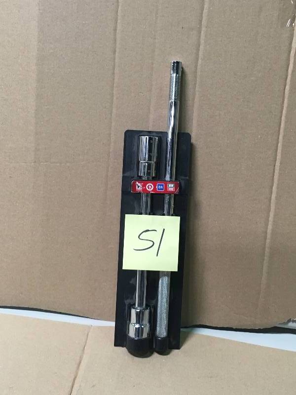 lot 51 image: Universal Lug Nut Wrench Set (3-Piece) not used
