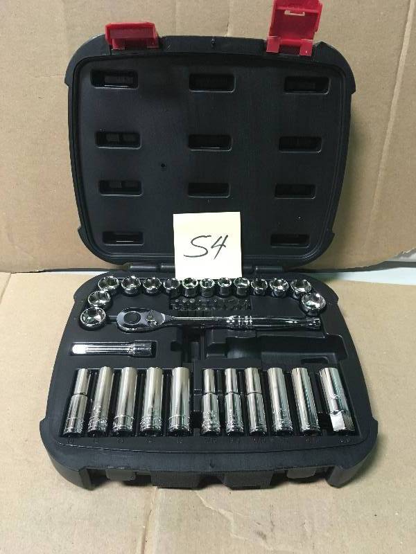 lot 54 image: Husky Mechanics Tool Set (38-Piece) MISSING 1 PC.