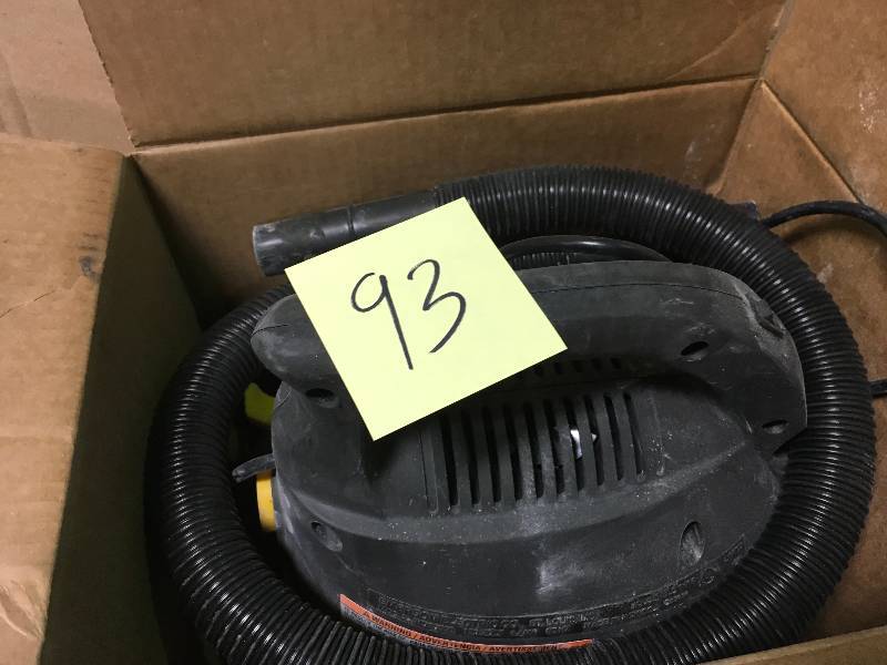 lot 93 image: Stinger 2.5 Gal. 1.75-Peak HP Compact Wet Dry Vac USED in good working condition