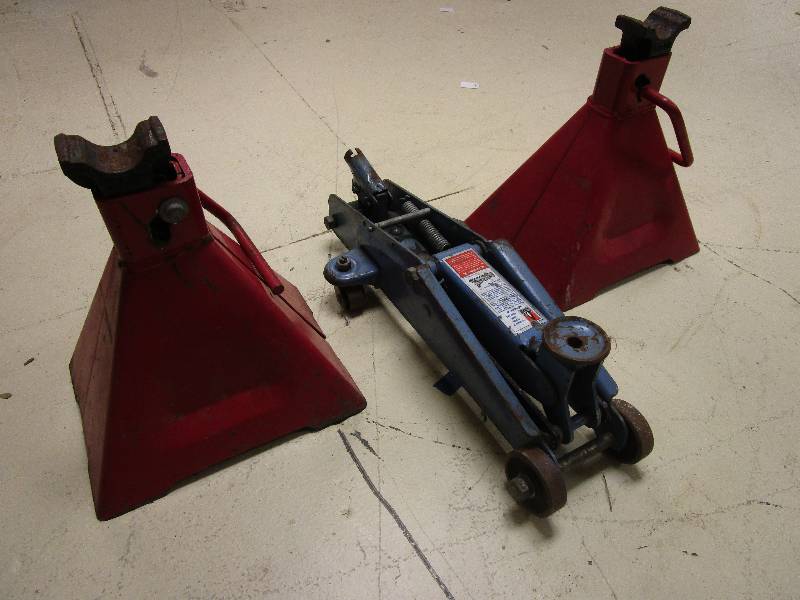 FLOOR JACK  JACK STANDS