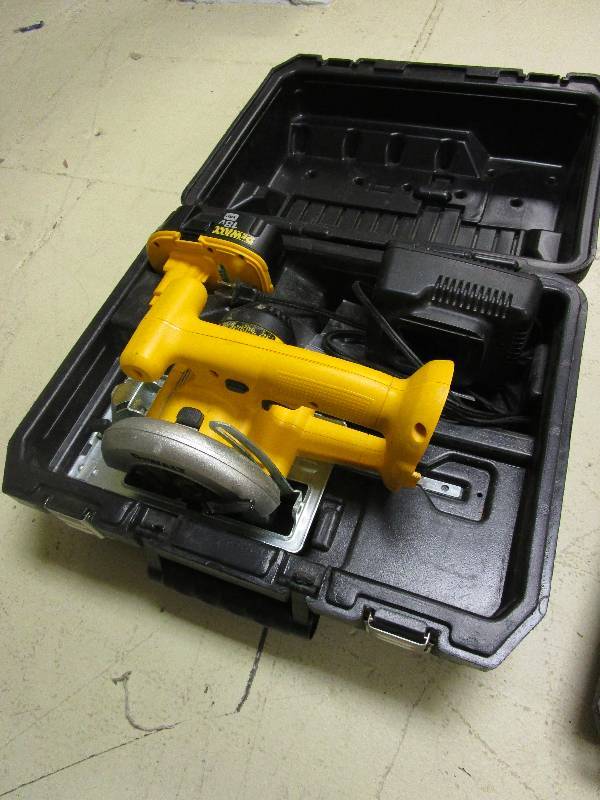 DEWALT CIRCULAR SAW