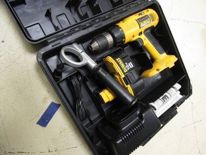 DEWALT CORDLESS DRILL
