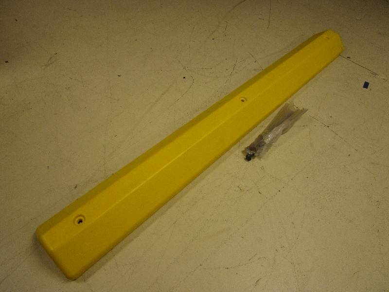 YELLOW CURB W STAKES