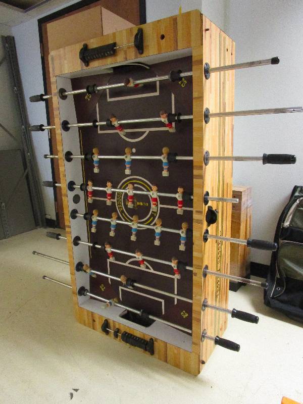 FOOSBALL TABLE W ACCESSORIES