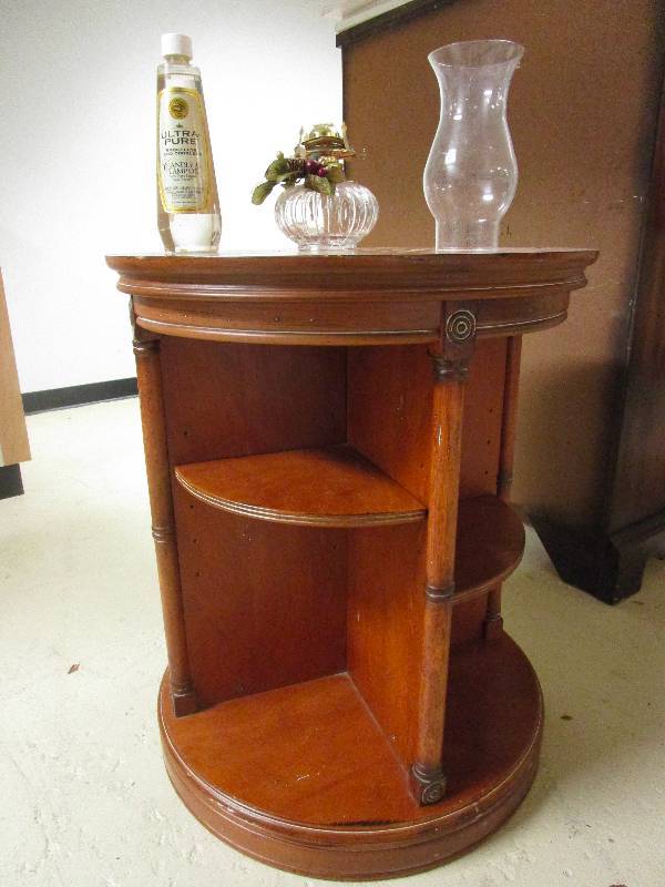 ROTATING END TABLE  OIL LAMP