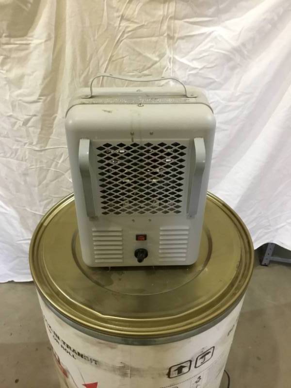 lot 18 image: rival titan heat hi and low setting high, low, medium