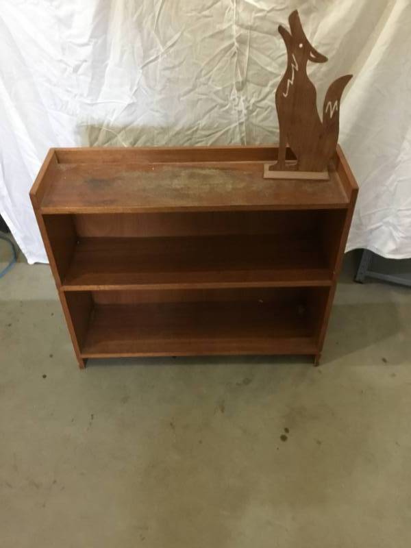 lot 22 image: Wood Book Shelve with three shelves