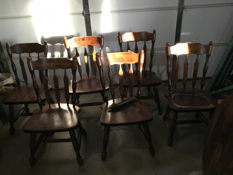 lot 37 image: Table and chair set  6 chairs