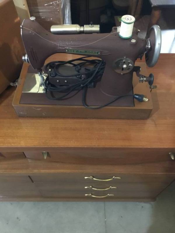 lot 39 image: New Home Sewing Machine - Antique