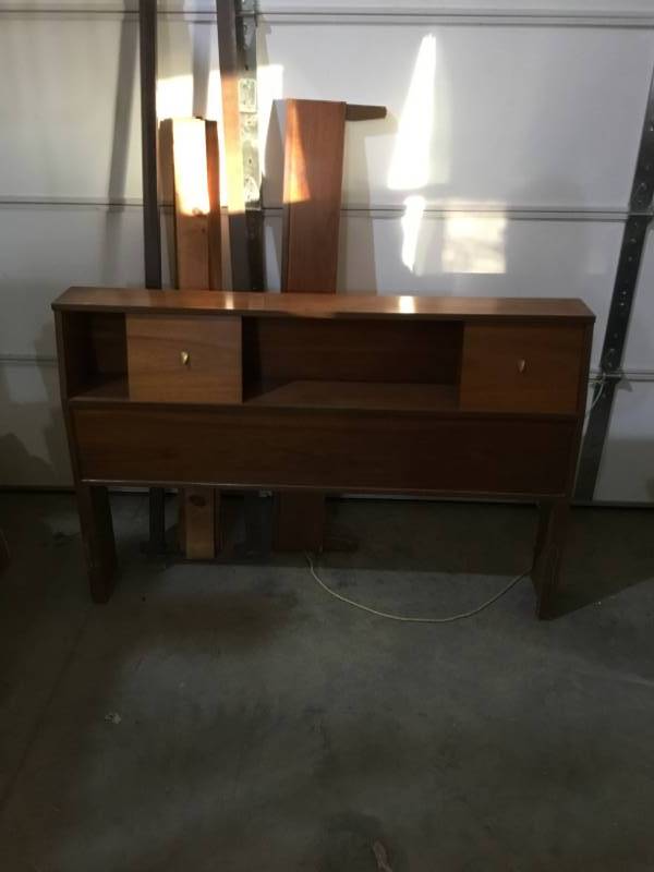 lot 40 image: Full Bedroom Set - Antique - With Double Dresser and Mirror, and Chest Dresser