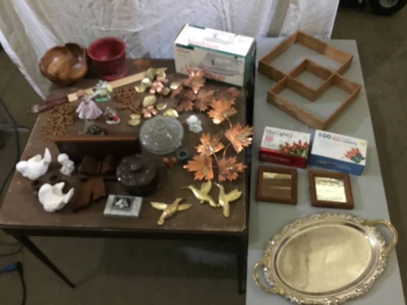 lot 53 image: House Decor  Homeco Figures, bowls, Metal wall decor, Lights, candy dishes, Serving tray