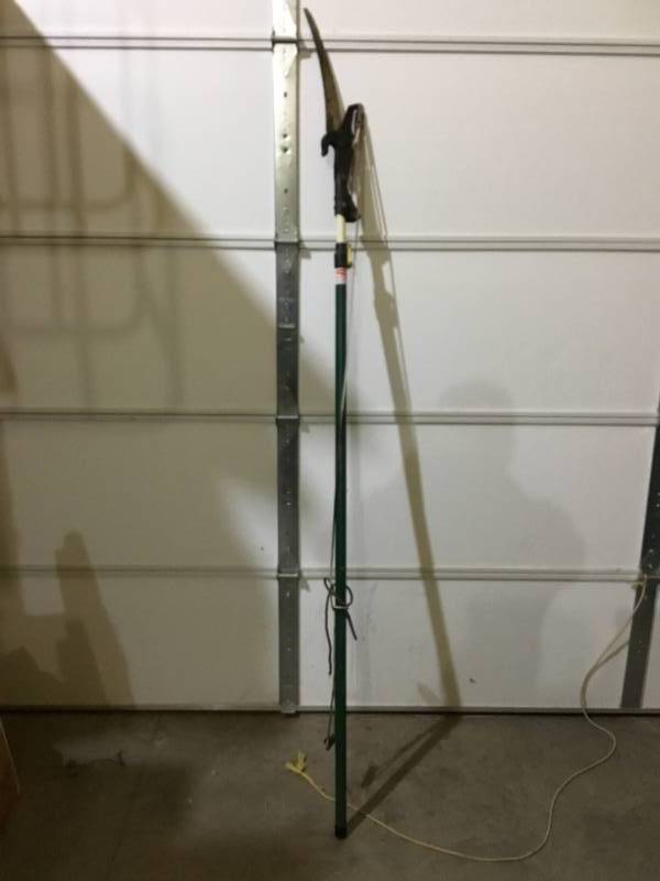 lot 60 image: Pole Tree trimmer - Made in the USA
