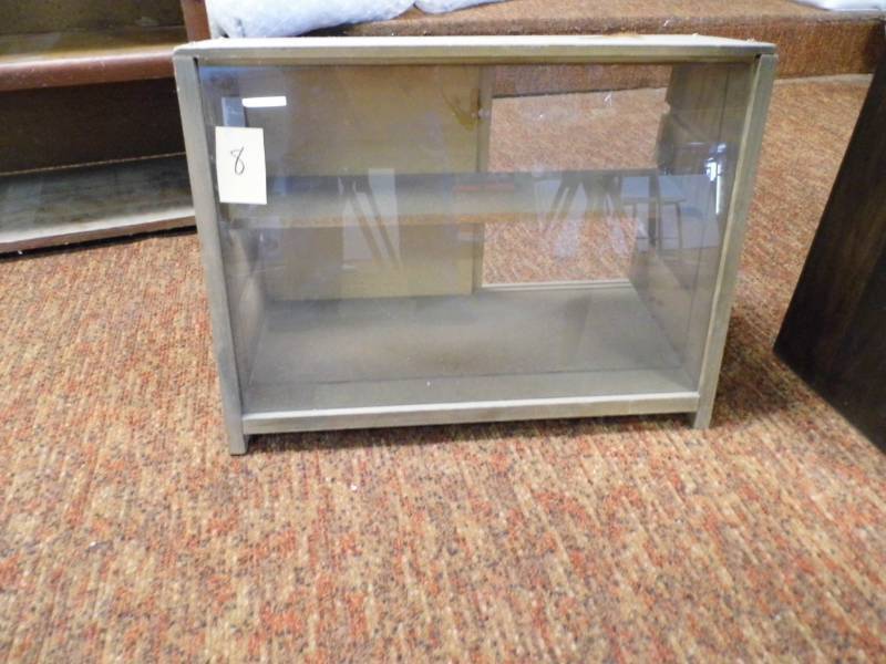 lot 8 image: Display Case
