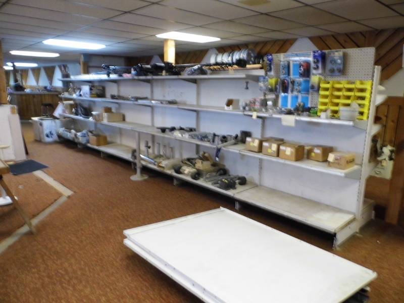 lot 10 image: Gondola Shelving