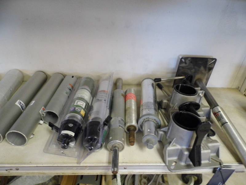 lot 18 image: Pedestals and Mounts for Boat Seats