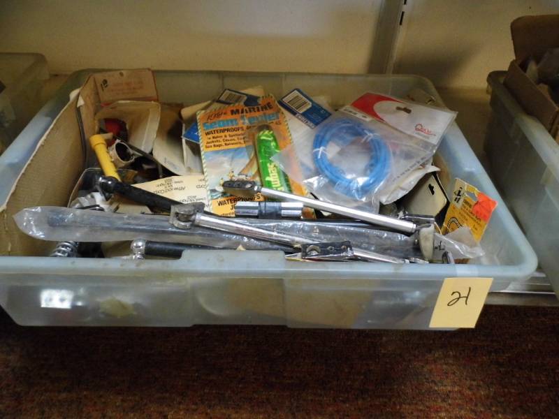 lot 21 image: Windshields - Standards - Misc Boat Products