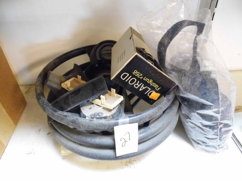 lot 27 image: Steering Wheels - Straps