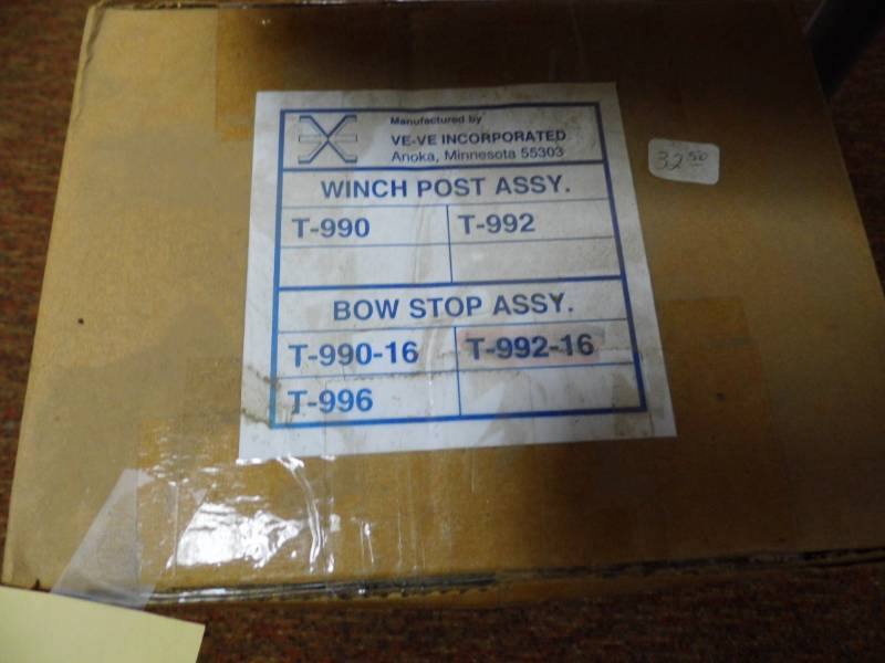 lot 163 image: Ve-Ve Winch Post w Bow Roller