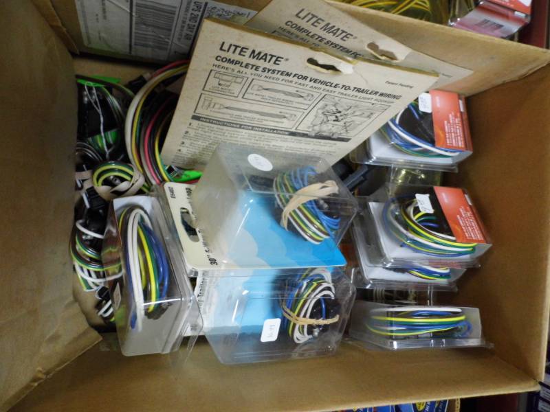 lot 198 image: 5 Way Flat Connectors