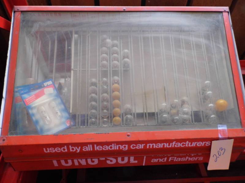 lot 203 image: Trailer Lights and Display