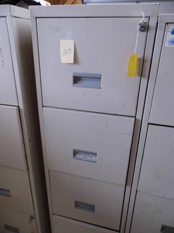 lot 219 image: 4 Drawer File Cabinet