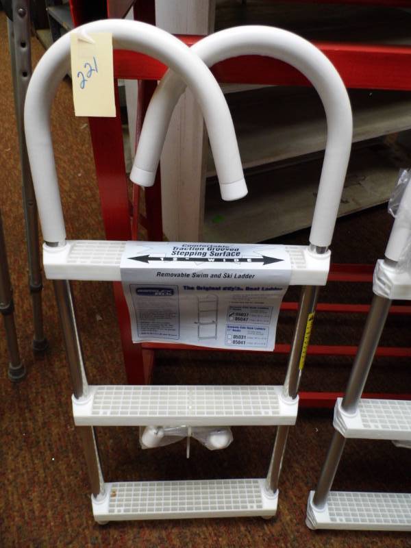 lot 221 image: Removable Swim Ladder
