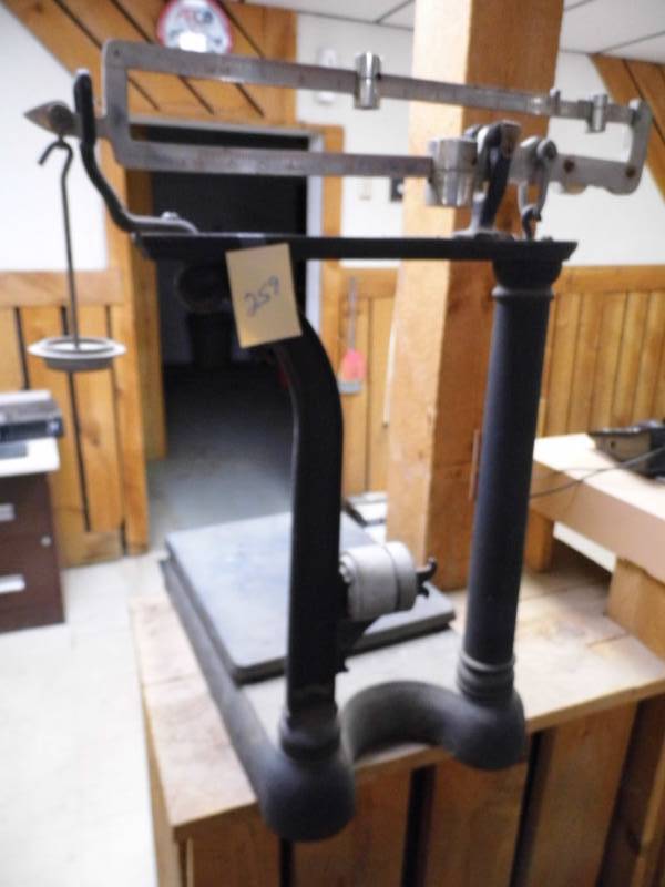 lot 259 image: Antique Scale wWeights